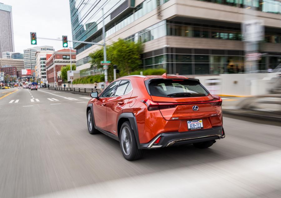  Lexus UX250h F-Sport 2018 года  (NA) (фото 2 из 40)